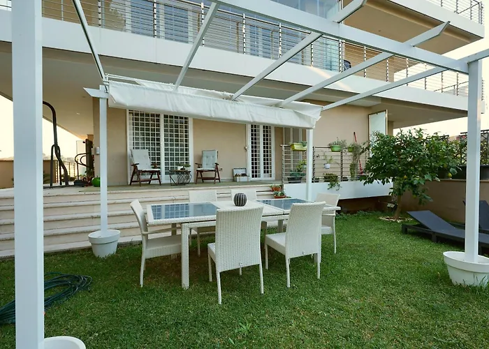 Enchanting Garden Retreat Roma